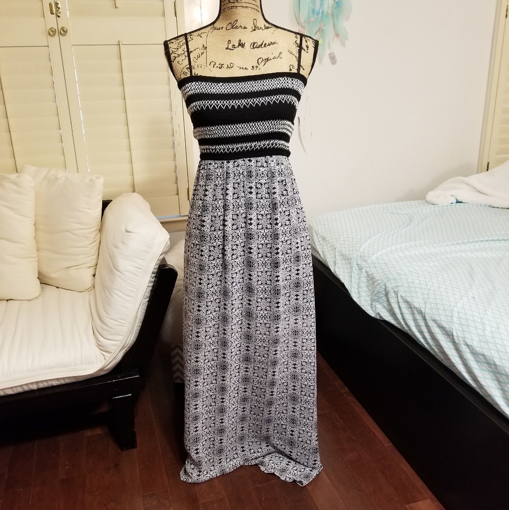 Maxi dress with open back